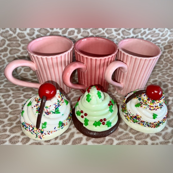 Christmas Cupcake Shape Coffee Mug Cup By Ganz Whipped Cream Holly Lid 3pc - Picture 8 of 13
